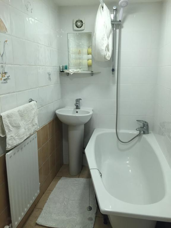 جيلدفورد Addison B&B الغرفة الصورة